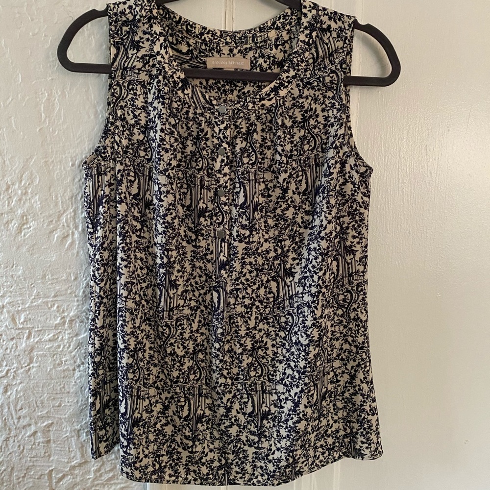 Banana Republic Toile Print Sleeveless Blouse